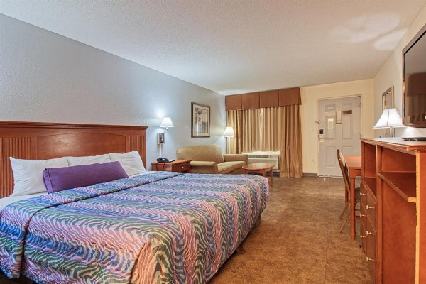 Regency Inn & Suites image 11
