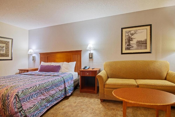 Regency Inn & Suites image 12
