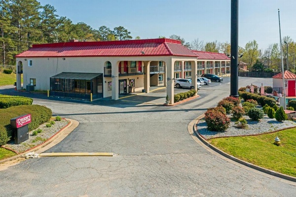 Regency Inn & Suites image 3