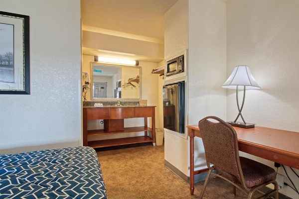 Regency Inn & Suites image 8