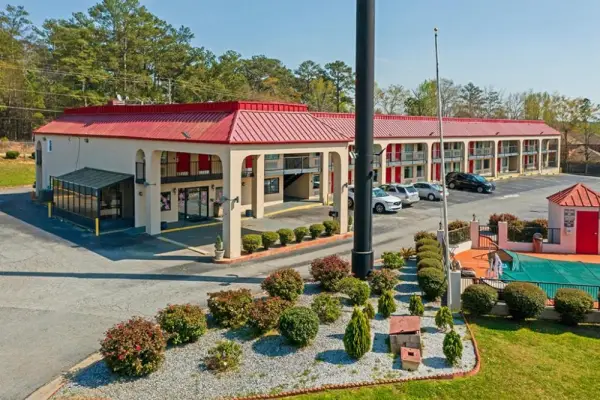 Regency Inn & Suites 4