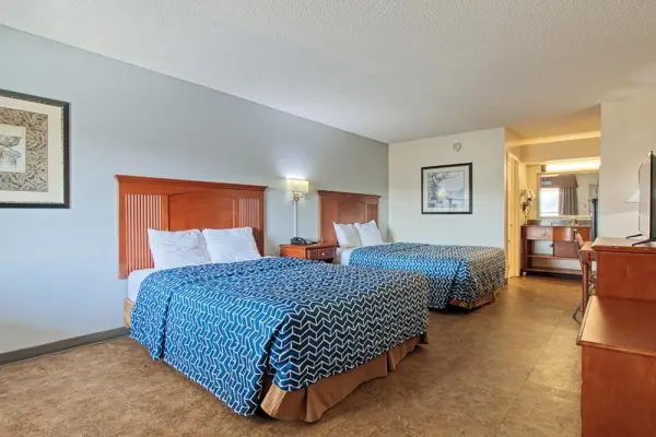 Regency Inn & Suites 7